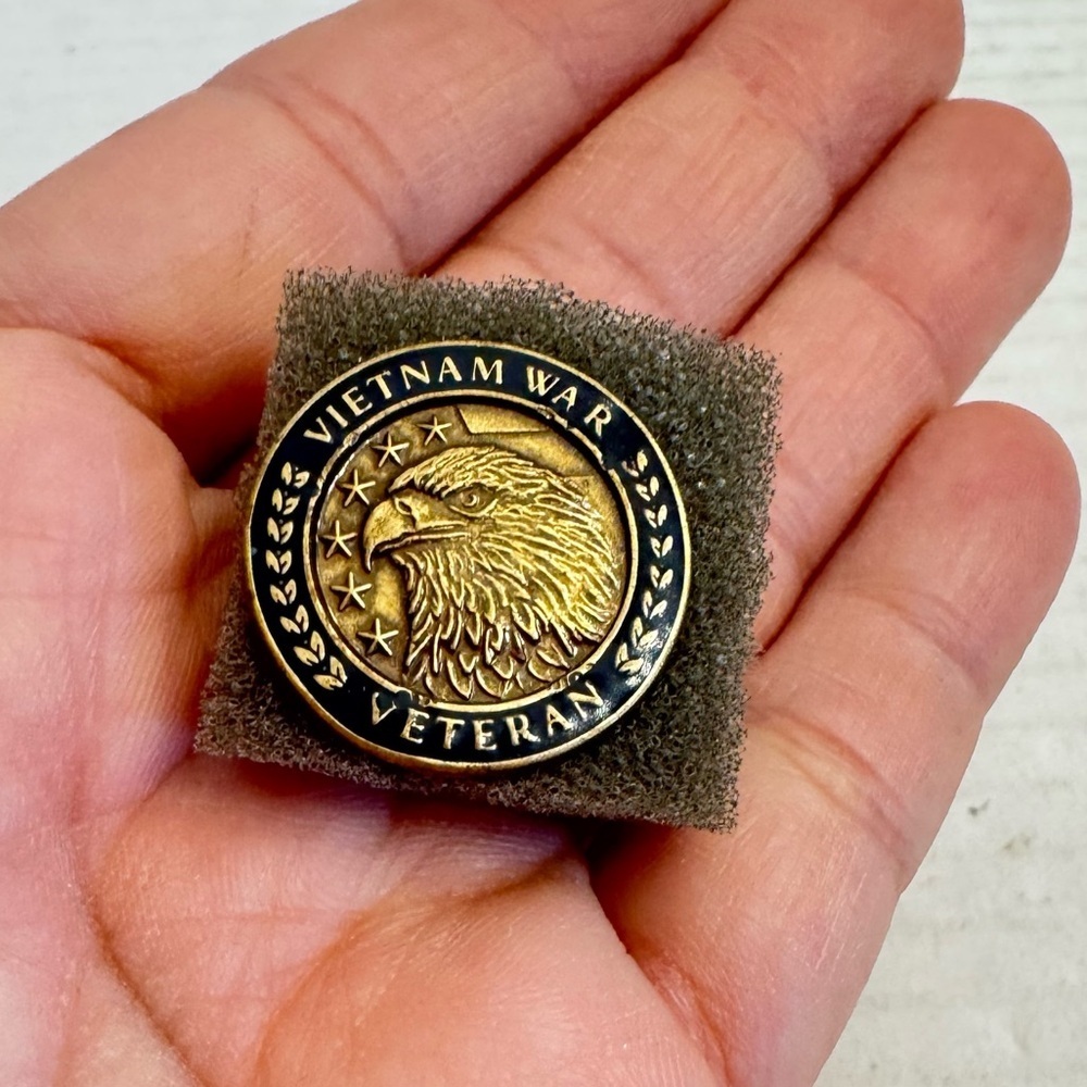 US Military Vietnam War Veteran Lapel Pin Gold Tone Back Button Vintage USA